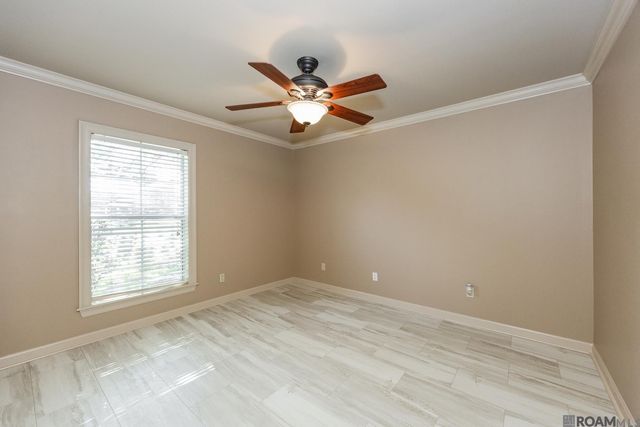 2488 Oak Alley Dr, Port Allen, LA 70767