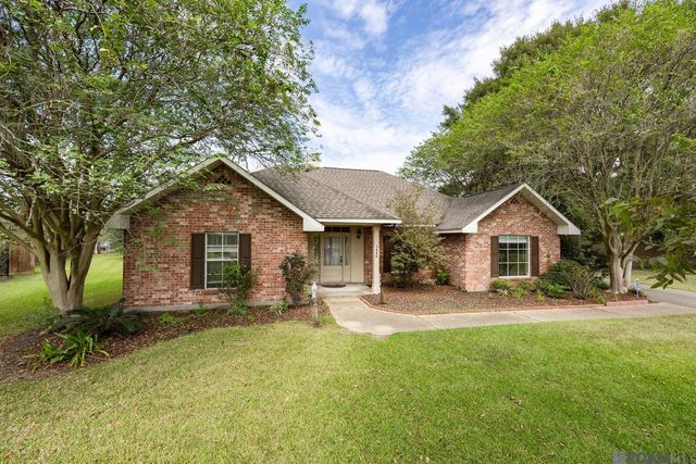 2488 Oak Alley Dr, Port Allen, LA 70767