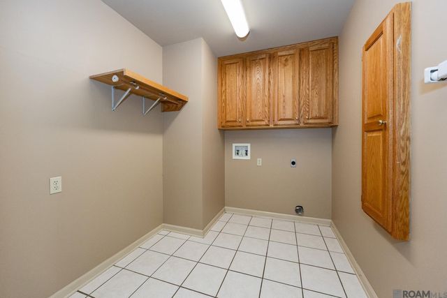 2488 Oak Alley Dr, Port Allen, LA 70767