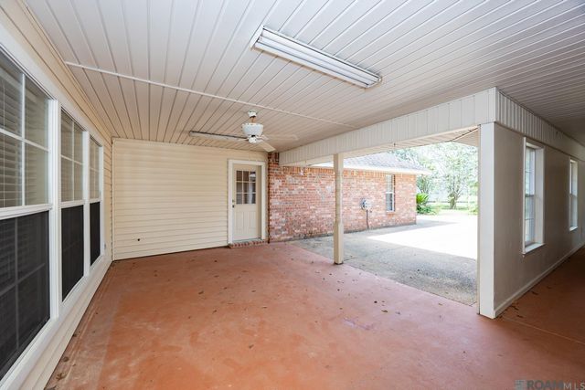 2488 Oak Alley Dr, Port Allen, LA 70767