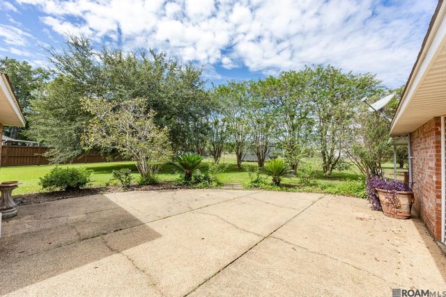 2488 Oak Alley Dr, Port Allen, LA 70767