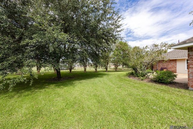 2488 Oak Alley Dr, Port Allen, LA 70767