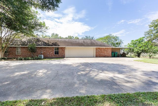 2488 Oak Alley Dr, Port Allen, LA 70767