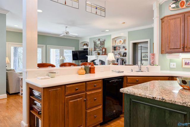 2034 Stratford Court SE, Decatur, AL 35601