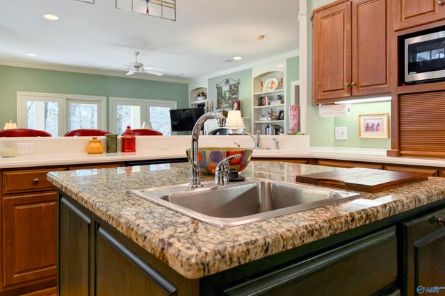 2034 Stratford Court SE, Decatur, AL 35601