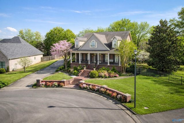 2034 Stratford Court SE, Decatur, AL 35601