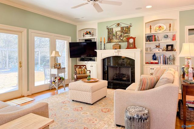 2034 Stratford Court SE, Decatur, AL 35601