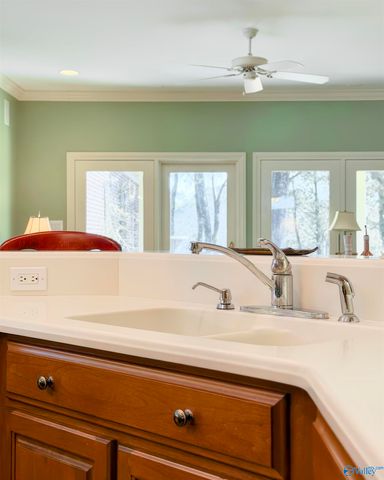 2034 Stratford Court SE, Decatur, AL 35601