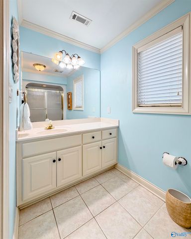 2034 Stratford Court SE, Decatur, AL 35601