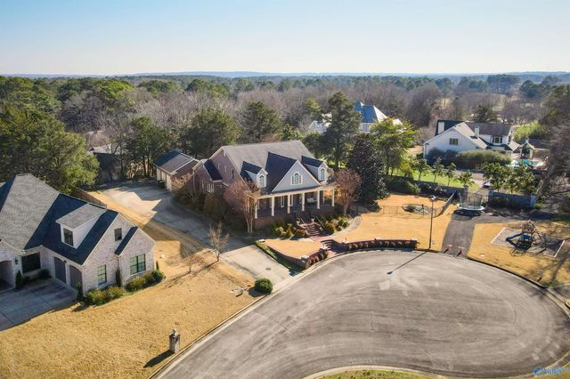 2034 Stratford Court SE, Decatur, AL 35601