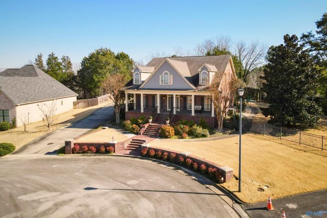 2034 Stratford Court SE, Decatur, AL 35601