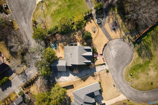 2034 Stratford Court SE, Decatur, AL 35601