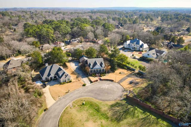 2034 Stratford Court SE, Decatur, AL 35601