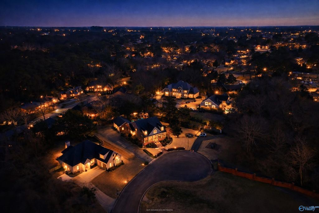 2034 Stratford Court SE, Decatur, AL 35601