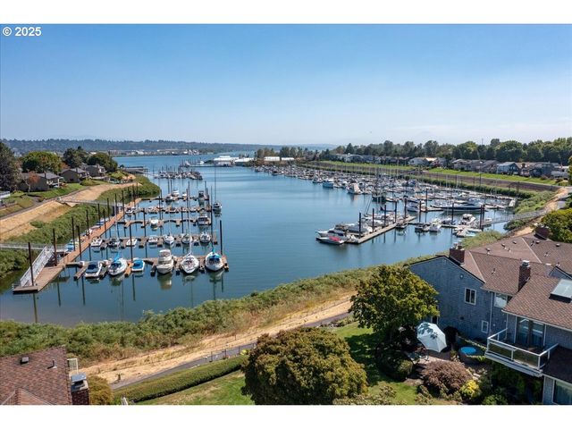 615 N TOMAHAWK ISLAND Dr, Portland, OR 97217