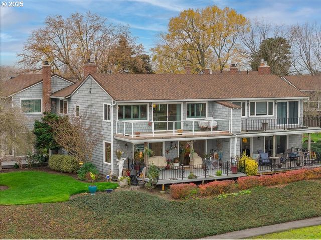 615 N TOMAHAWK ISLAND Dr, Portland, OR 97217