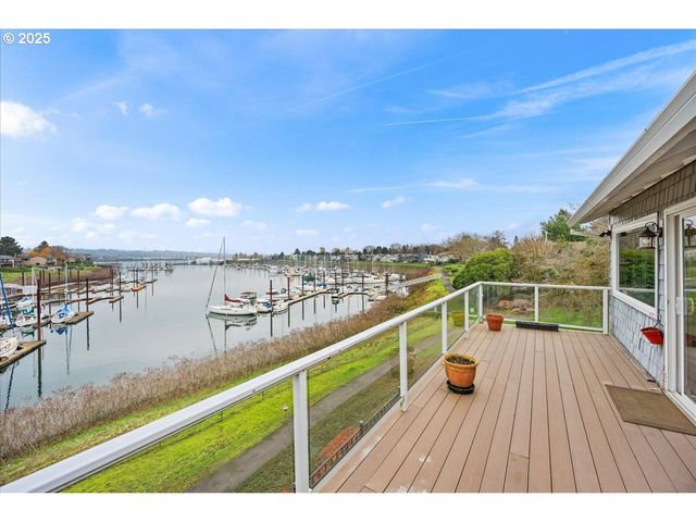 615 N TOMAHAWK ISLAND Dr, Portland, OR 97217