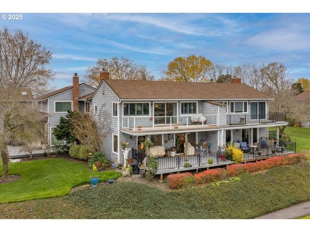 615 N TOMAHAWK ISLAND Dr, Portland, OR 97217