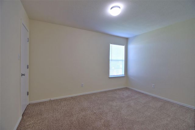 106 Phillips ST, Hutto, TX 78634