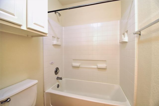 106 Phillips ST, Hutto, TX 78634