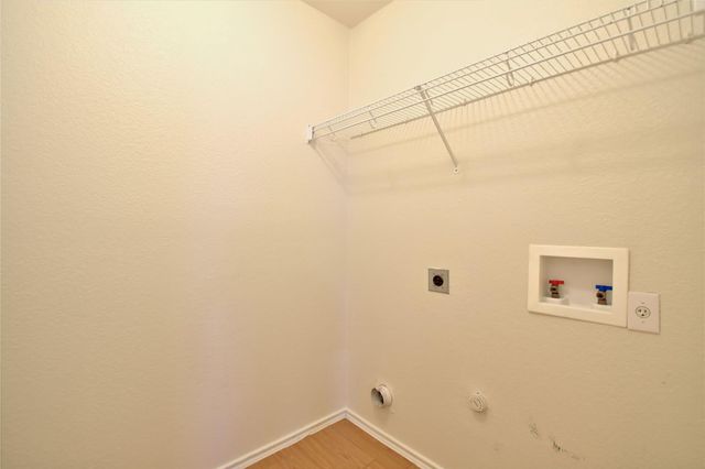 106 Phillips ST, Hutto, TX 78634