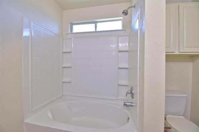 106 Phillips ST, Hutto, TX 78634