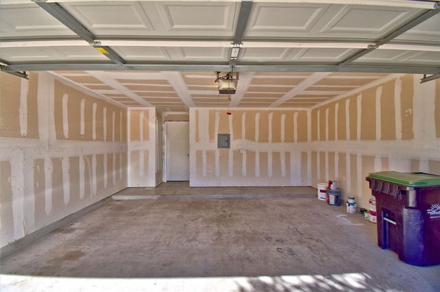 106 Phillips ST, Hutto, TX 78634