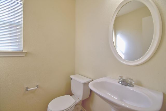 106 Phillips ST, Hutto, TX 78634