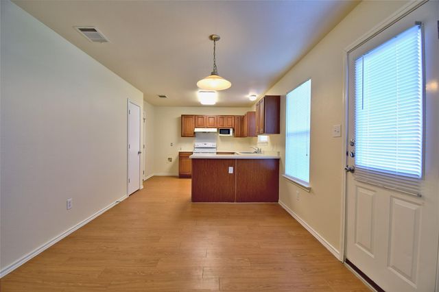 106 Phillips ST, Hutto, TX 78634