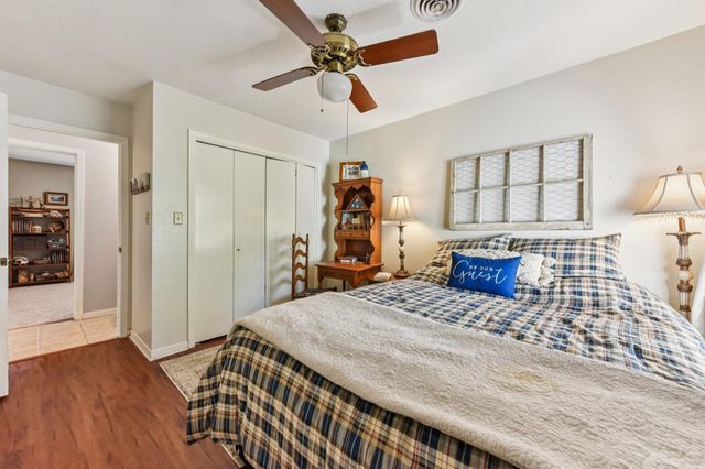 111 Post Oak DR, Elgin, TX 78621