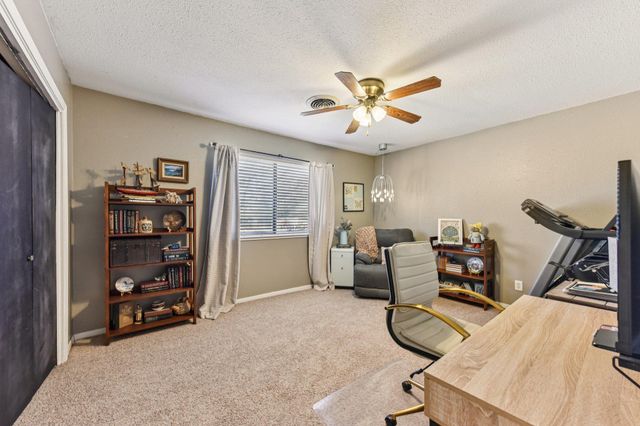 111 Post Oak DR, Elgin, TX 78621