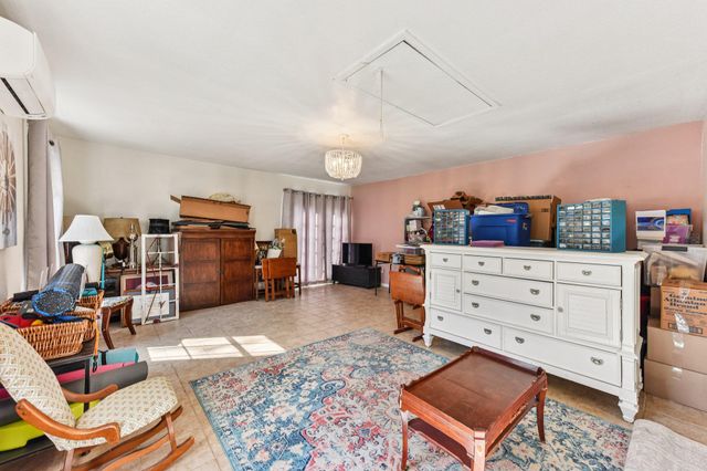 111 Post Oak DR, Elgin, TX 78621