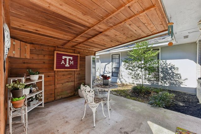 111 Post Oak DR, Elgin, TX 78621