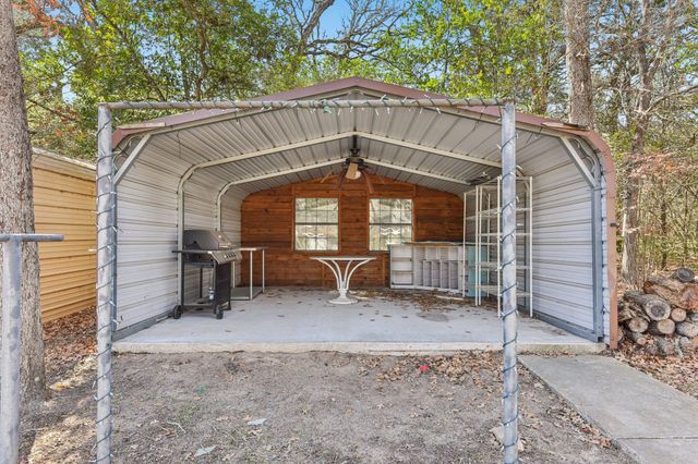 111 Post Oak DR, Elgin, TX 78621