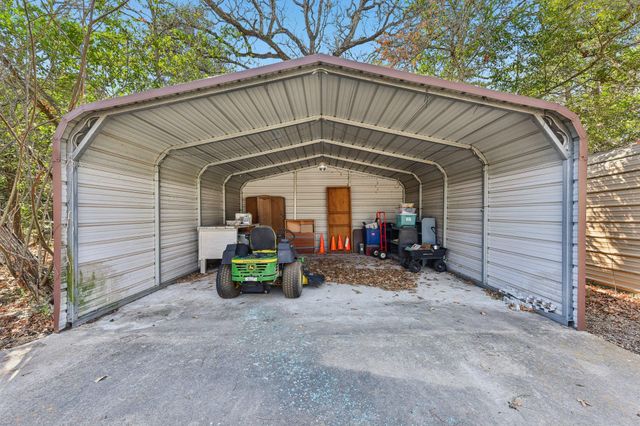 111 Post Oak DR, Elgin, TX 78621