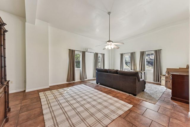 111 Post Oak DR, Elgin, TX 78621