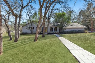 111 Post Oak DR, Elgin, TX 78621