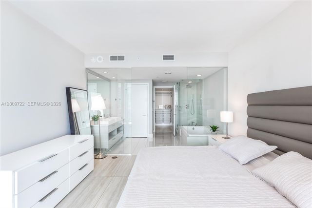 650 NE 32nd St 3903, Miami, FL 33137