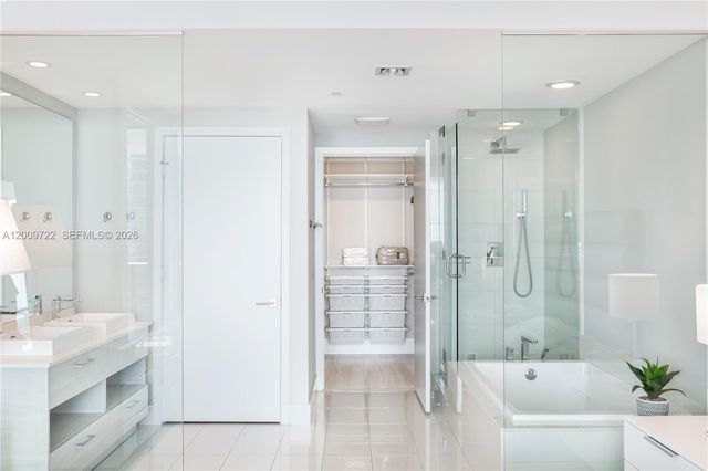 650 NE 32nd St 3903, Miami, FL 33137