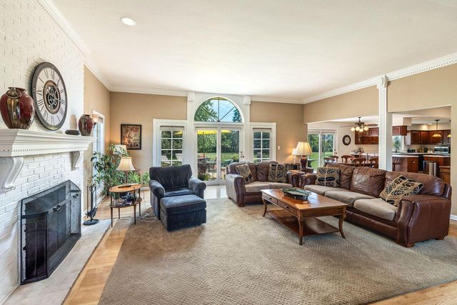 10434 N Haddonstone PLACE, Mequon, WI 53092