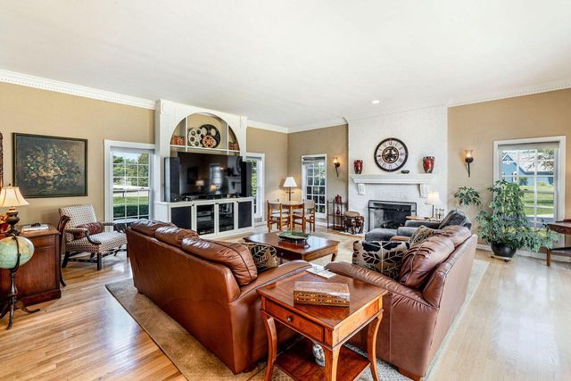 10434 N Haddonstone PLACE, Mequon, WI 53092