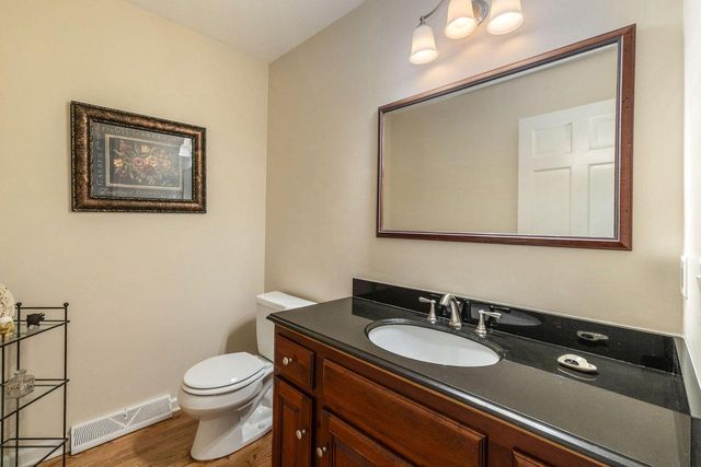 10434 N Haddonstone PLACE, Mequon, WI 53092