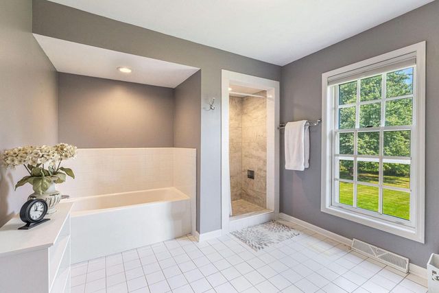 10434 N Haddonstone PLACE, Mequon, WI 53092