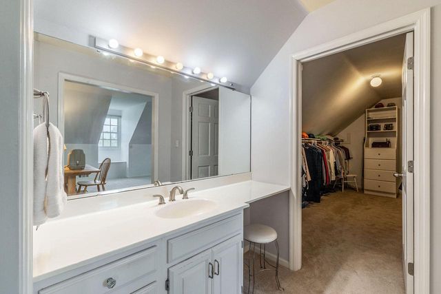 10434 N Haddonstone PLACE, Mequon, WI 53092