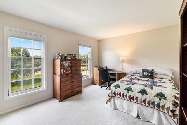 10434 N Haddonstone PLACE, Mequon, WI 53092