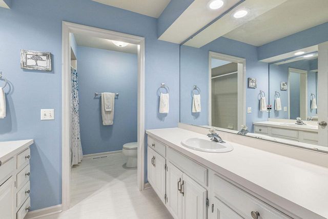 10434 N Haddonstone PLACE, Mequon, WI 53092