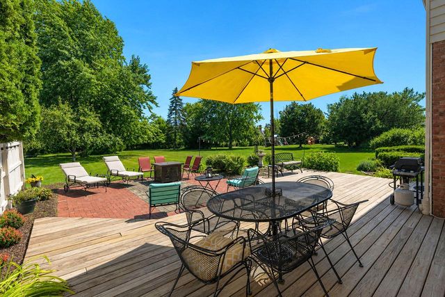 10434 N Haddonstone PLACE, Mequon, WI 53092