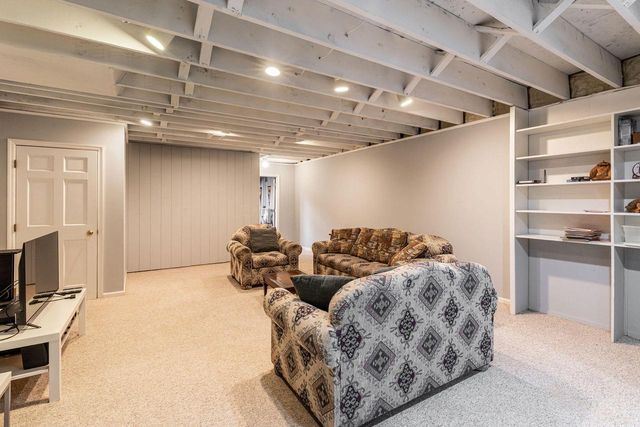 10434 N Haddonstone PLACE, Mequon, WI 53092