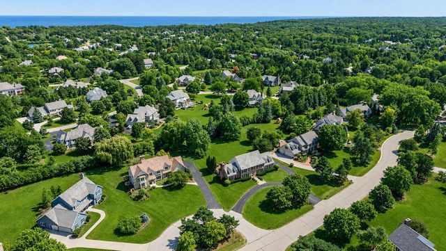 10434 N Haddonstone PLACE, Mequon, WI 53092