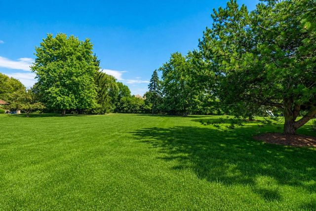 10434 N Haddonstone PLACE, Mequon, WI 53092